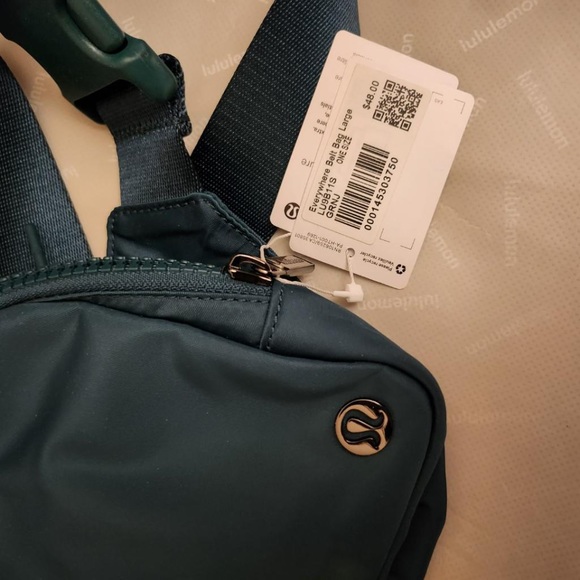 NWT Lululemon Everyday Belt Bag (Large) Green Jasper - Picture 6 of 6
